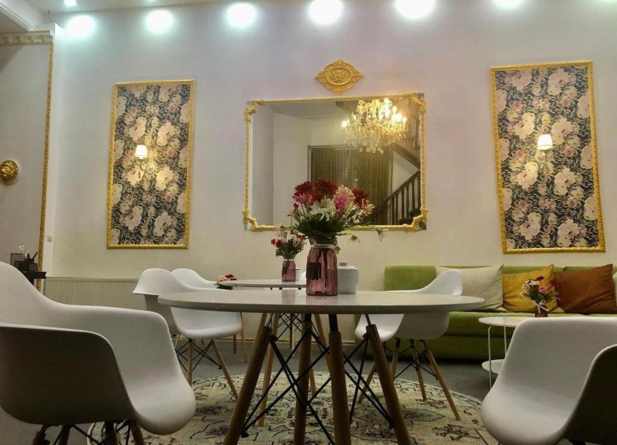 Mariam Hotel Tbilisi Buitenkant foto